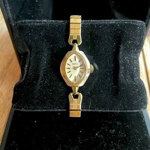Benrus petite ladies watch two tone runs good
